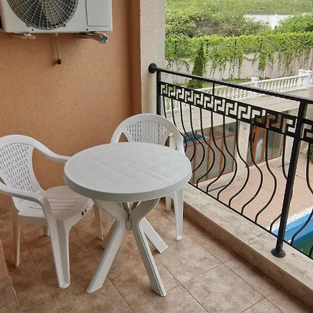 Apartment N&t *